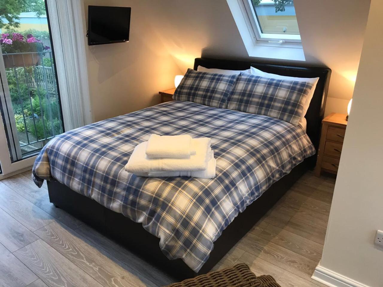 The Firs - Englefield Studio Bed and Breakfast Douglas Zewnętrze zdjęcie